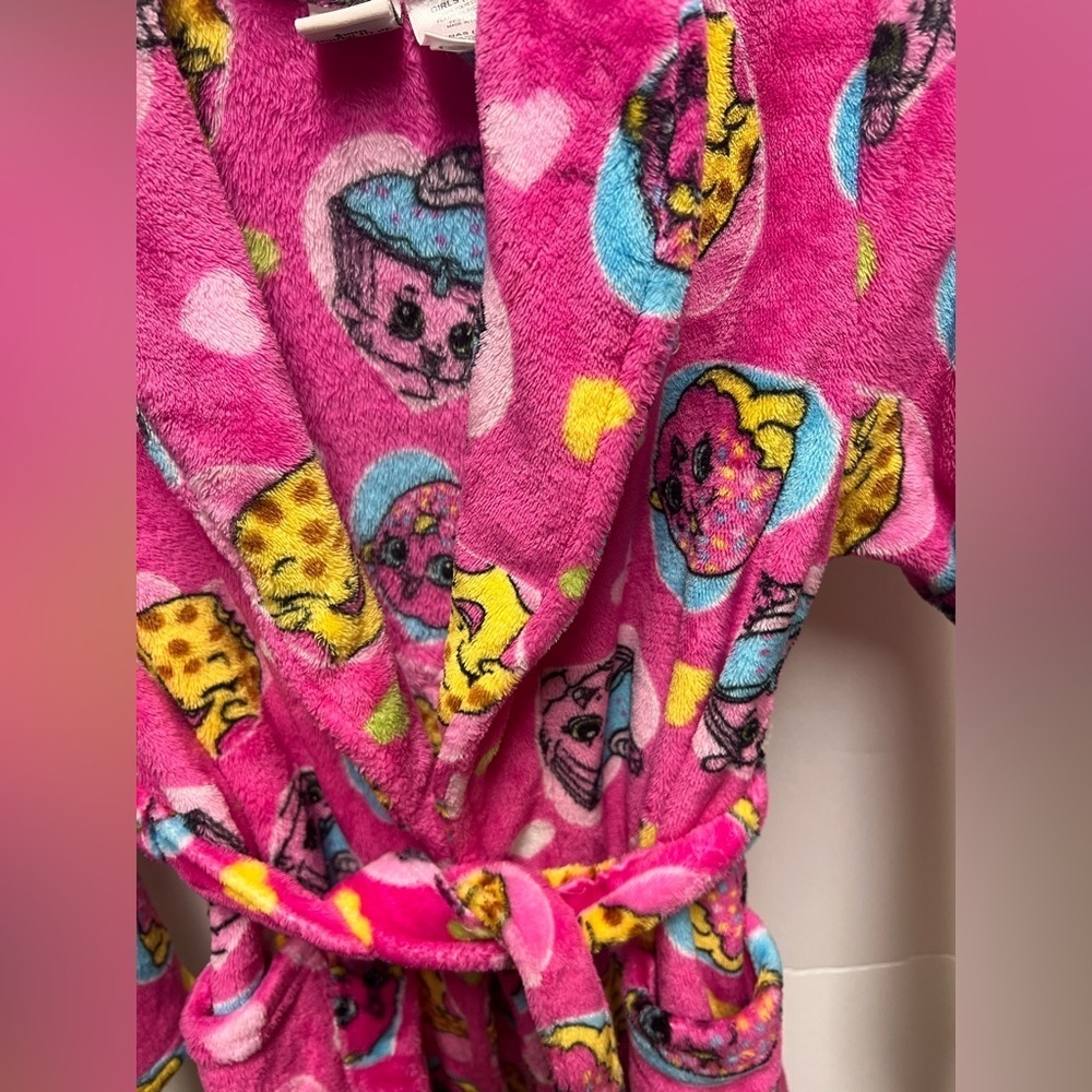 SHOPKINS GIRLS PLUSH PINK ROBE W/COLORFUL SHOPKINS CHARACTERS
SIZE 10-12 - Picture 7 of 10